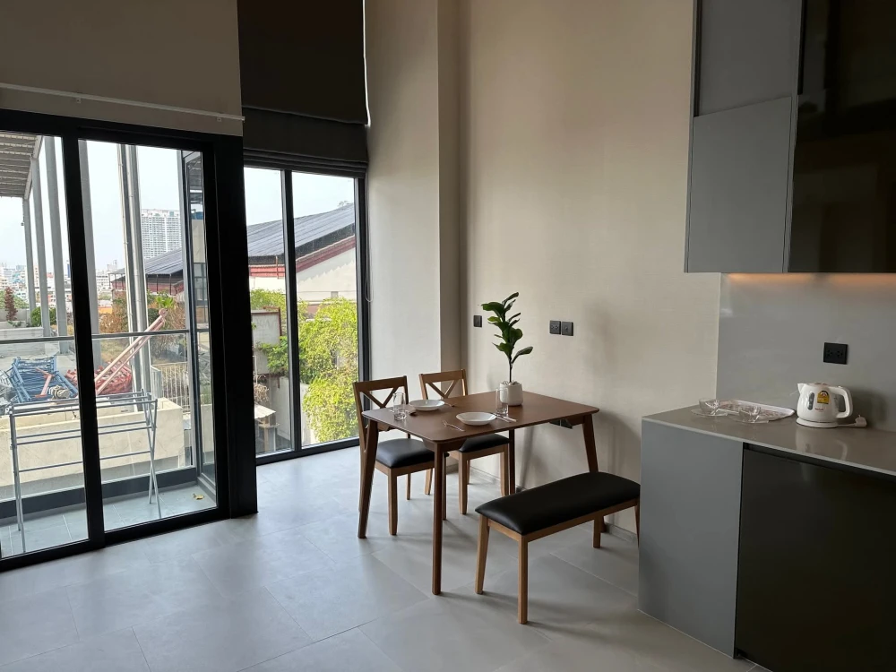 Condo for sale, Cooper Siam, empty room, 1 bedroom, 1 bathroom, very wide front, get city view, no building blocking it, don't miss it.