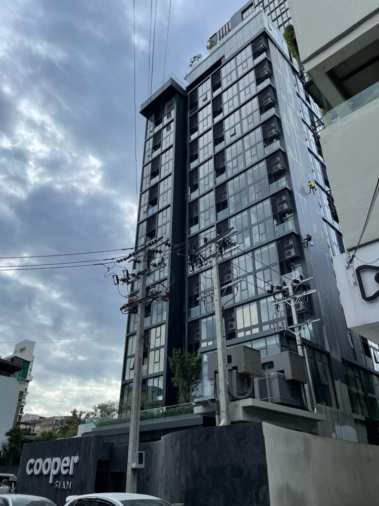 Condo for sale, Cooper Siam, empty room, 1 bedroom, 1 bathroom, very wide front, get city view, no building blocking it, don't miss it.