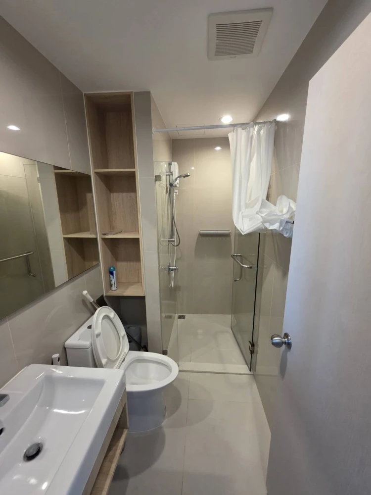 Condo for sale: New Noble Srinakarin – Lasalle, 42nd floor, stunning view, 2 bedrooms, 1 bathroom, fully furnished with built-in furniture and applian