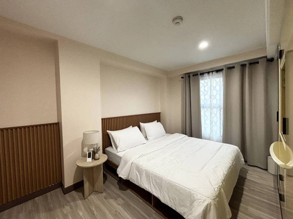 Condo for sale at Park View Vibhavadi, 6th floor. Features a pool view and an unobstructed, open view—no buildings blocking the sightline. Comes with images