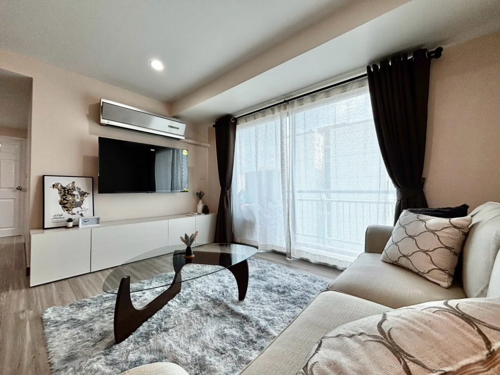 Condo for sale at Park View Vibhavadi, 6th floor. Features a pool view and an unobstructed, open view—no buildings blocking the sightline. Comes with