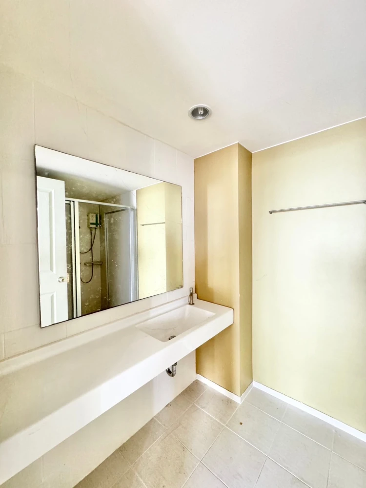 Condo for sale, U Delight Ratchadaphisek, 2 bedrooms, 20th floor, beautiful view, cheapest price in the project, hurry and book.