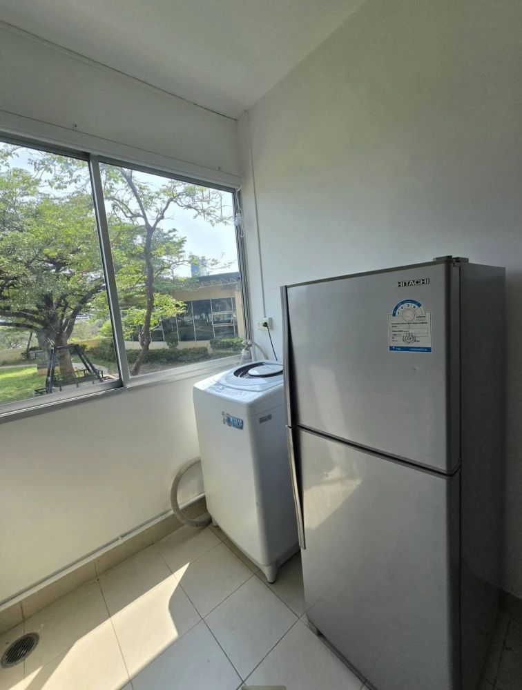 Condo for sale: Supalai Park Srinakarin. Well-partitioned unit with complete amenities. Great value. Own it now!