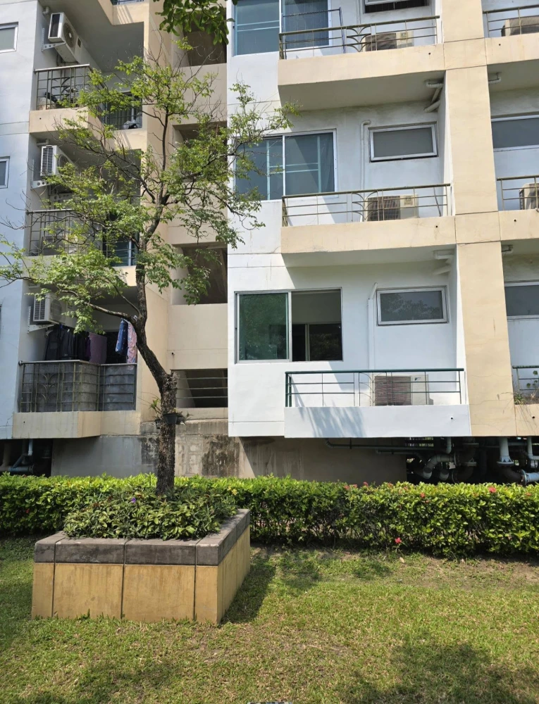 Condo for sale: Supalai Park Srinakarin. Well-partitioned unit with complete amenities. Great value. Own it now!
