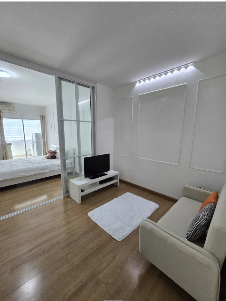 Condo for sale: Supalai Park Srinakarin. Well-partitioned unit with complete amenities. Great value. Own it now!