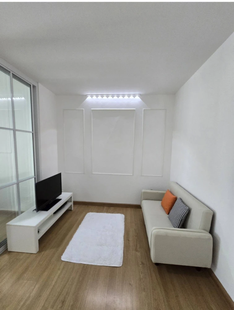 Condo for sale: Supalai Park Srinakarin. Well-partitioned unit with complete amenities. Great value. Own it now!