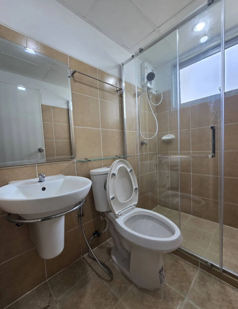 Condo for sale: Supalai Park Srinakarin. Well-partitioned unit with complete amenities. Great value. Own it now!
