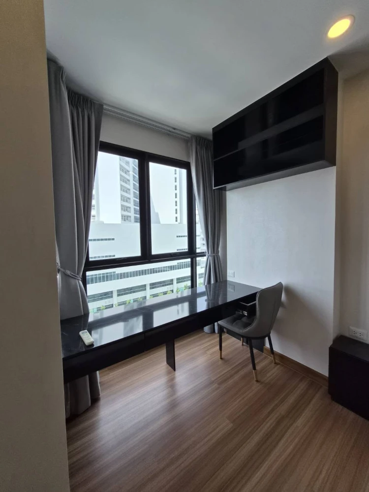 Selling a spacious Supalai Premier Charoen Nakhon condo. Enjoy ample living space. Book yours today! Don't miss out!