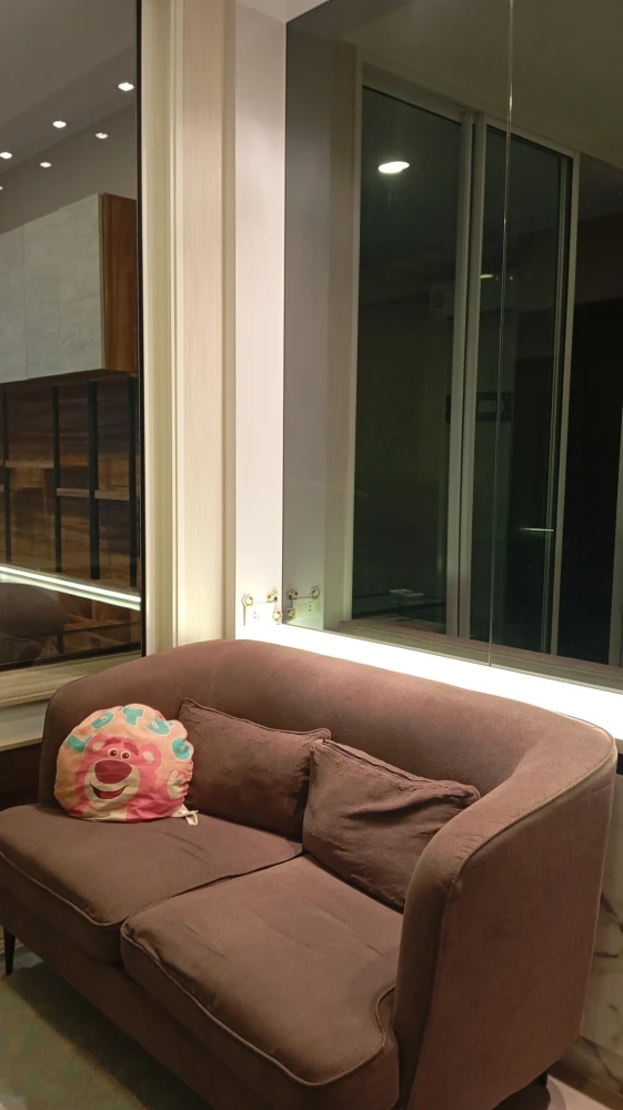 Condo for sale, De Lapis Charan 81, corner room with privacy, built-in furniture, come and reserve now, don't miss out.