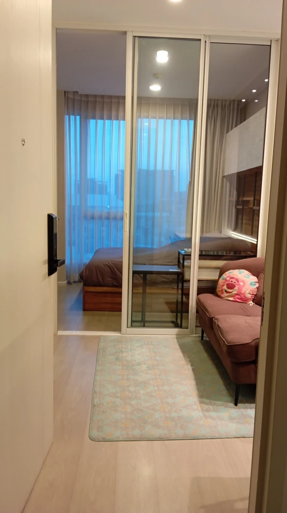 Condo for sale, De Lapis Charan 81, corner room with privacy, built-in furniture, come and reserve now, don't miss out.
