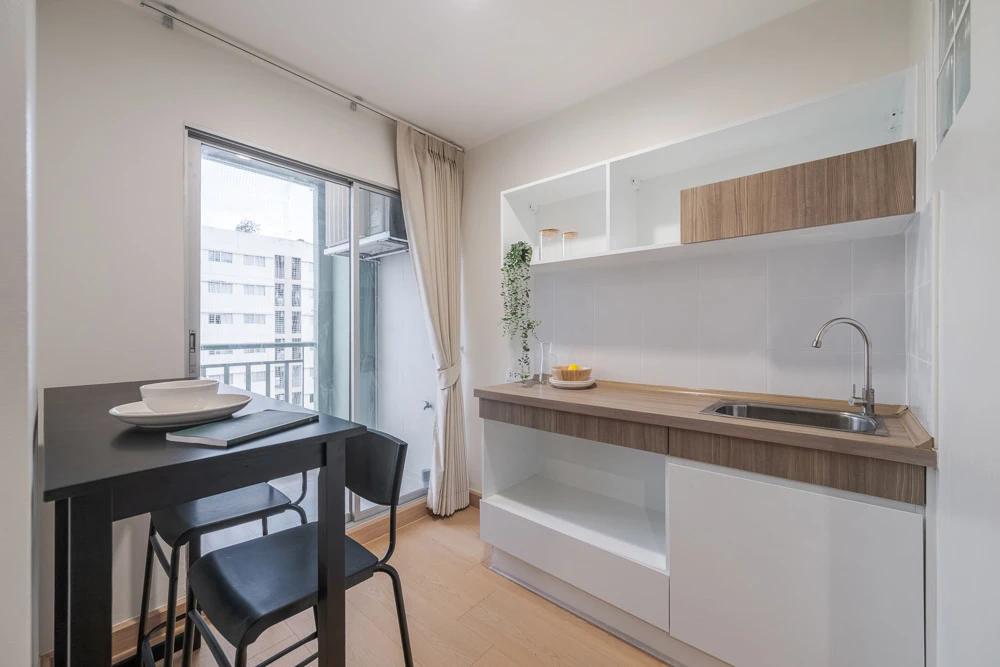 High-Floor Unblocked View Condo for SALE - 25 sq.m., 22nd Floor (Building B), Fully Furnished, Prime Location Next to MRT Pink Line & Near Fashion Isl