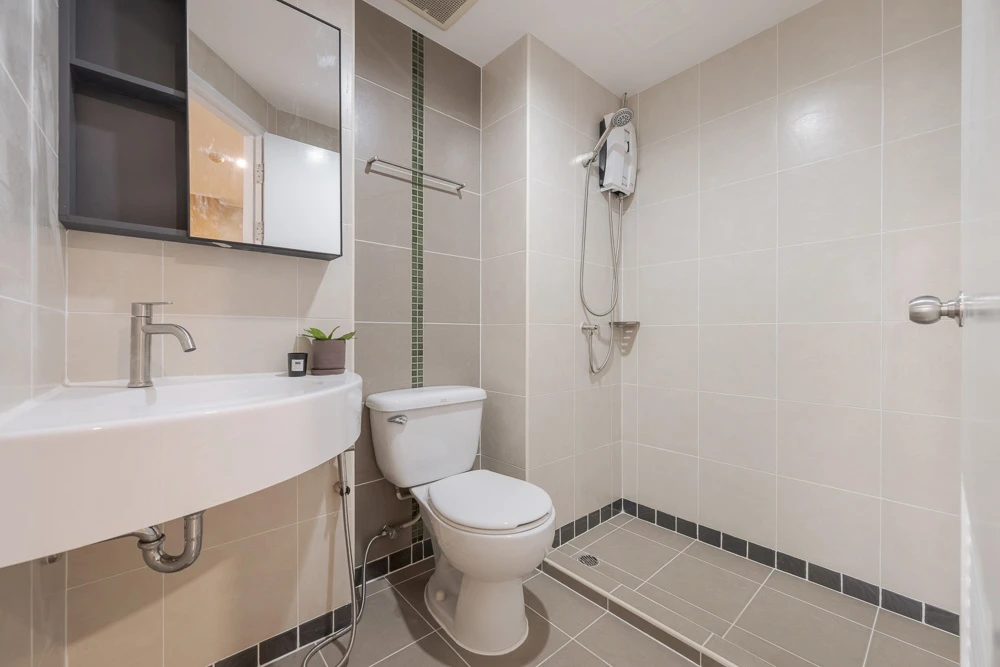 High-Floor Unblocked View Condo for SALE - 25 sq.m., 22nd Floor (Building B), Fully Furnished, Prime Location Next to MRT Pink Line & Near Fashion Isl