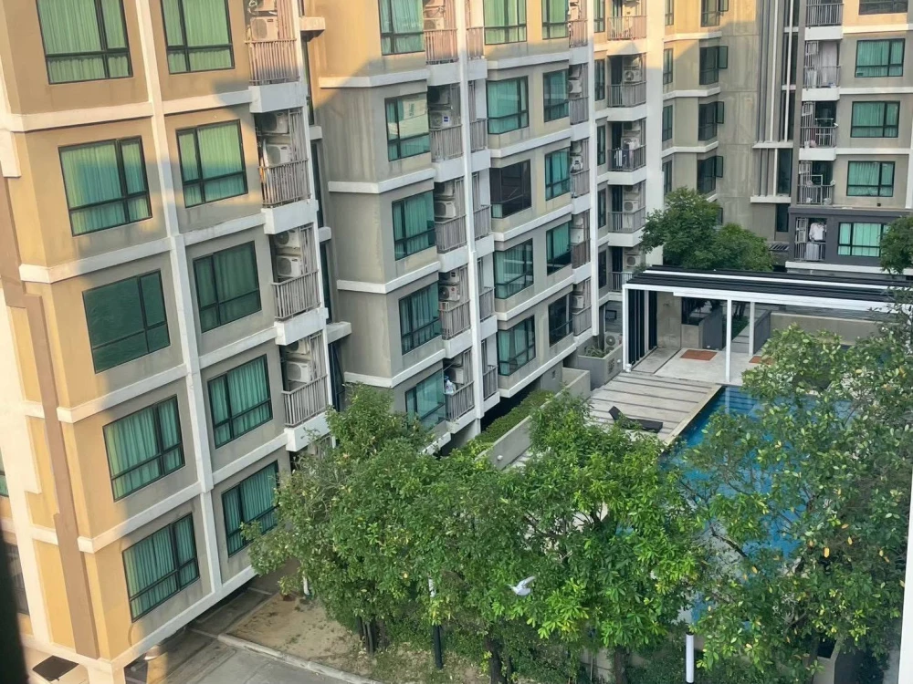 The cheapest condo for sale in the Kaset-Nawamin area at Premio Prime. Corner unit with a beautiful view overlooking Avenue Kaset-Nawamin.