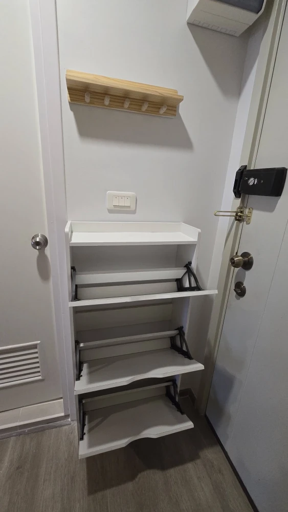 Selling a Regent Home Bangson Condo, Phase 28. The unit has clearly separated rooms and comes at an unbeatable price. You definitely don't want to mis