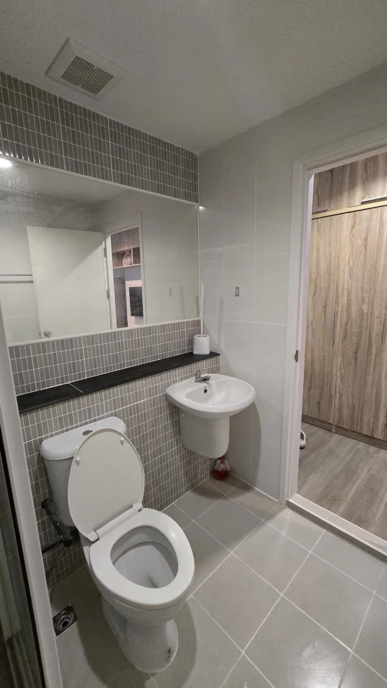 Selling a Regent Home Bangson Condo, Phase 28. The unit has clearly separated rooms and comes at an unbeatable price. You definitely don't want to mis