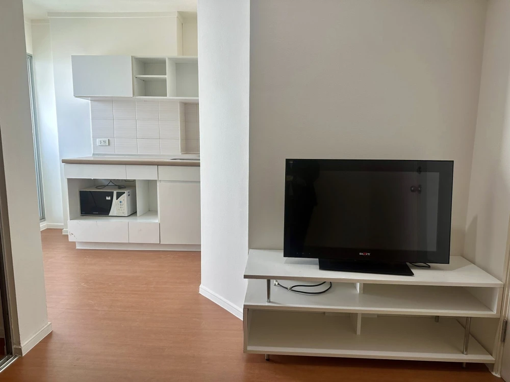 Condo for sale at Lumpini Park Rattanathibet-Ngamwongwan. The unit is partitioned into separate areas, located on the 27th floor with a high-floor vie