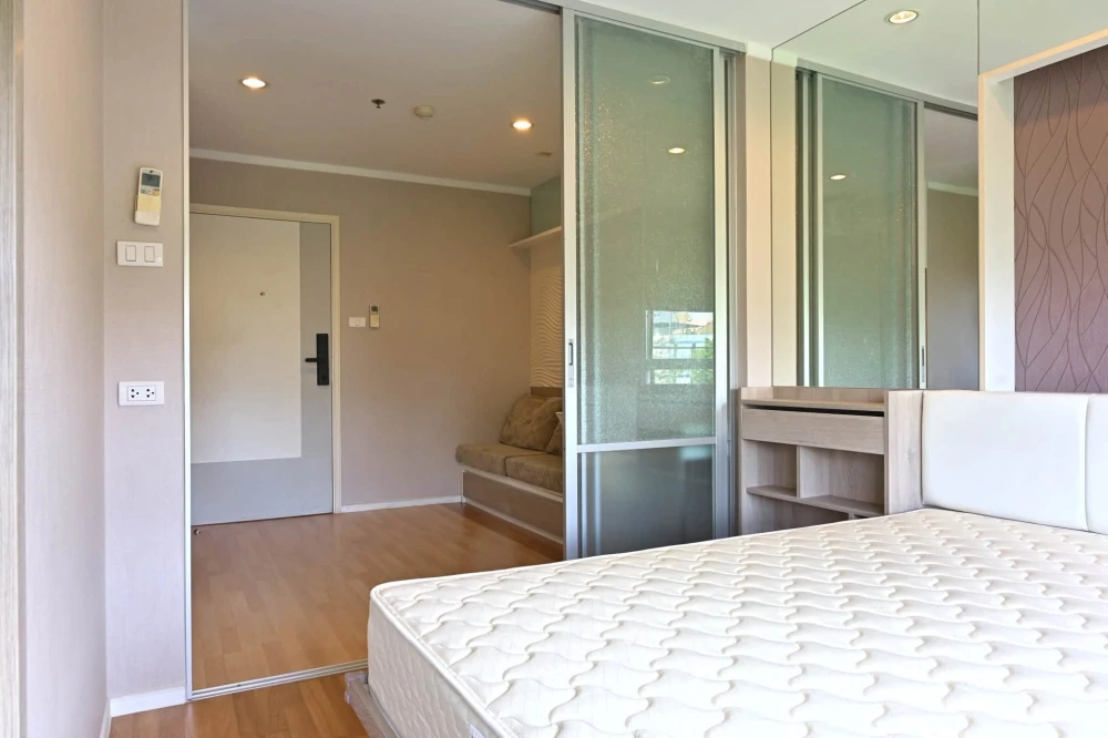 Condo for sale at Lumpini Place Borommaratchachonnani-Pinklao. Ready to move in, full amenities, great price. Book now!