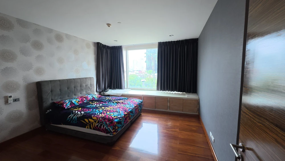 Luxury condo for sale, Watermark Chao Phraya, spacious room, comes with complete facilities, buy now.