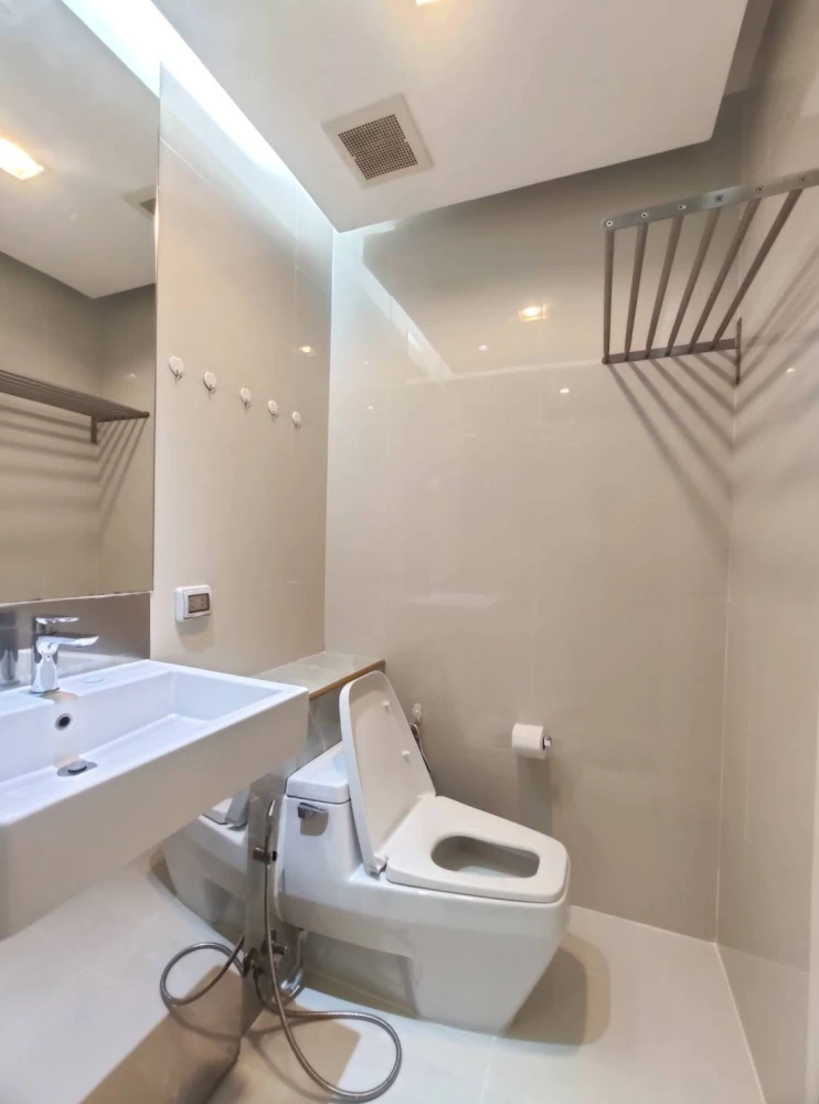 Premium 39.8 sq.m. Condo for SALE - 24th High Floor, North-Facing Balcony (Cool All Day) at Ha Yaek Lat Phrao, Fully Furnished with Impressive Built-i