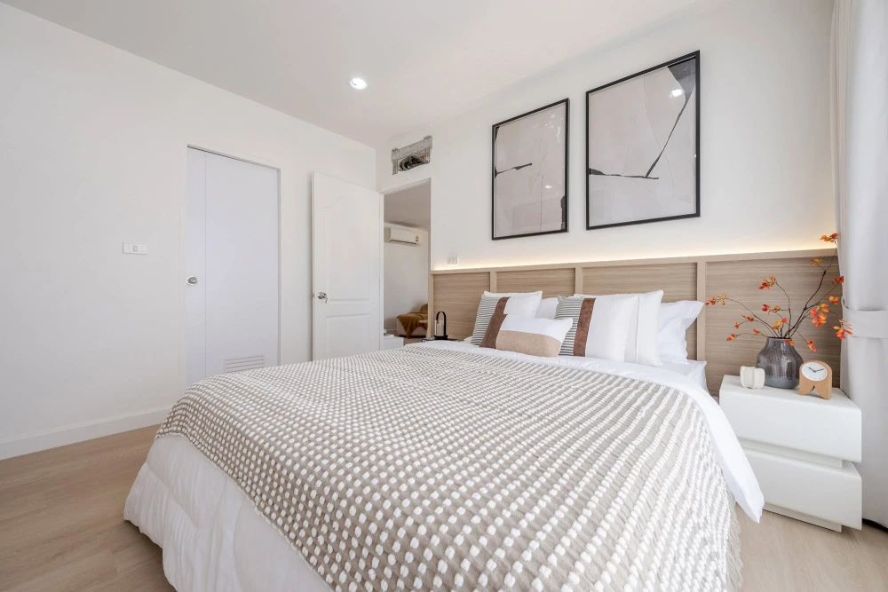 Premium Corner Unit Condo for SALE - 60 sq.m., 2 Bedrooms, 2 Bathrooms, Top Floor (8th Floor), Prime Sukhumvit Location Near BTS On Nut | Special Offe
