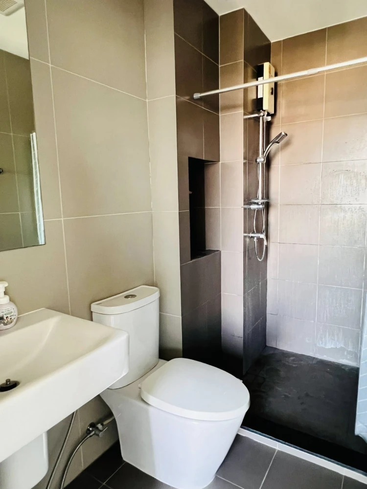 Selling a condo at Elio Sathorn-Wutthakat. If you're looking for a quiet room with nice, non-noisy neighbors, this is the perfect choice.