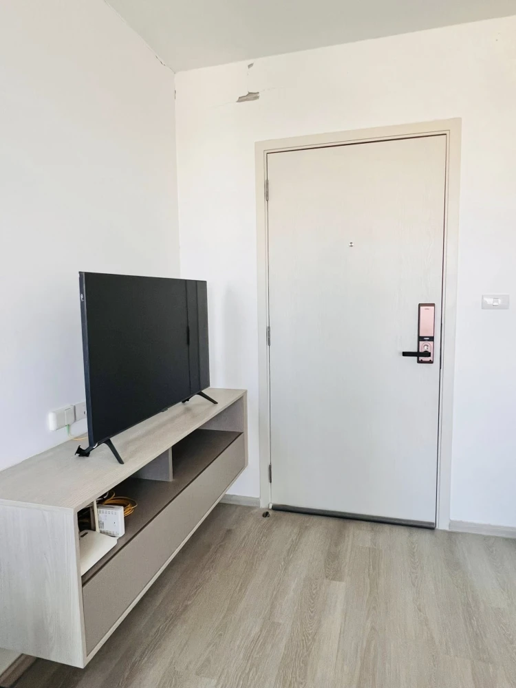 Selling a condo at Elio Sathorn-Wutthakat. If you're looking for a quiet room with nice, non-noisy neighbors, this is the perfect choice.