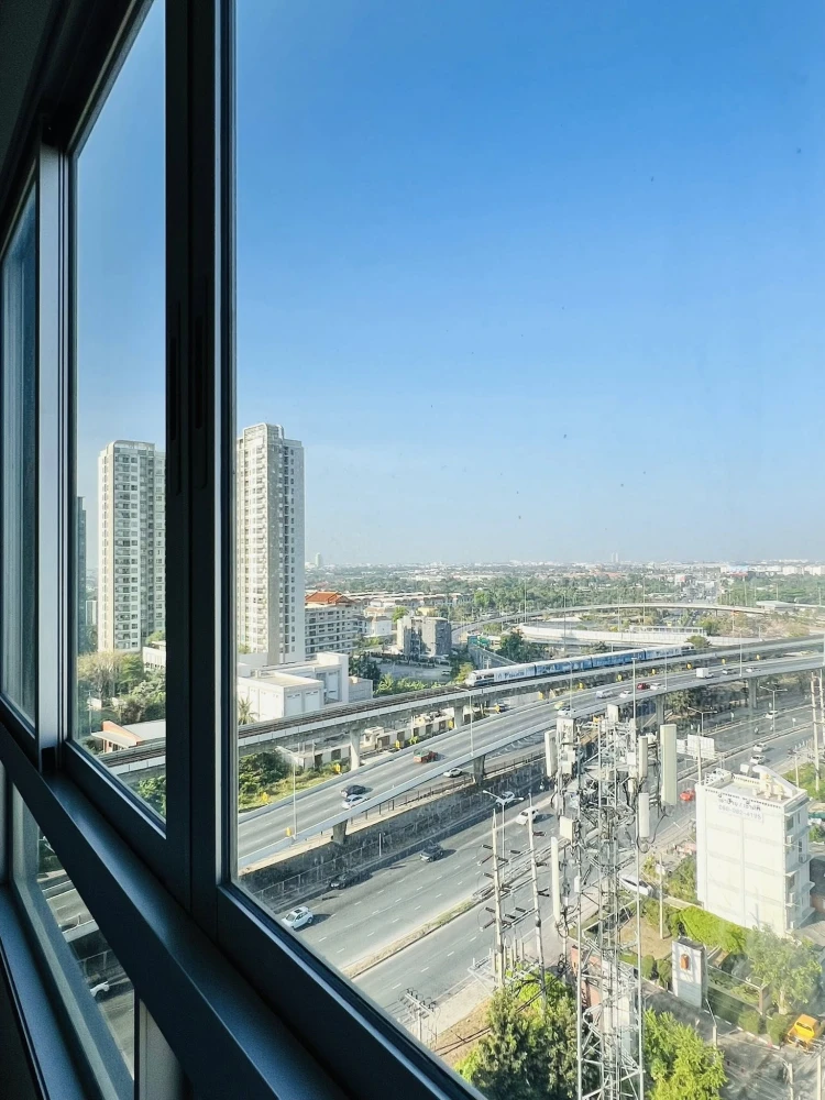 Selling a condo at Elio Sathorn-Wutthakat. If you're looking for a quiet room with nice, non-noisy neighbors, this is the perfect choice.