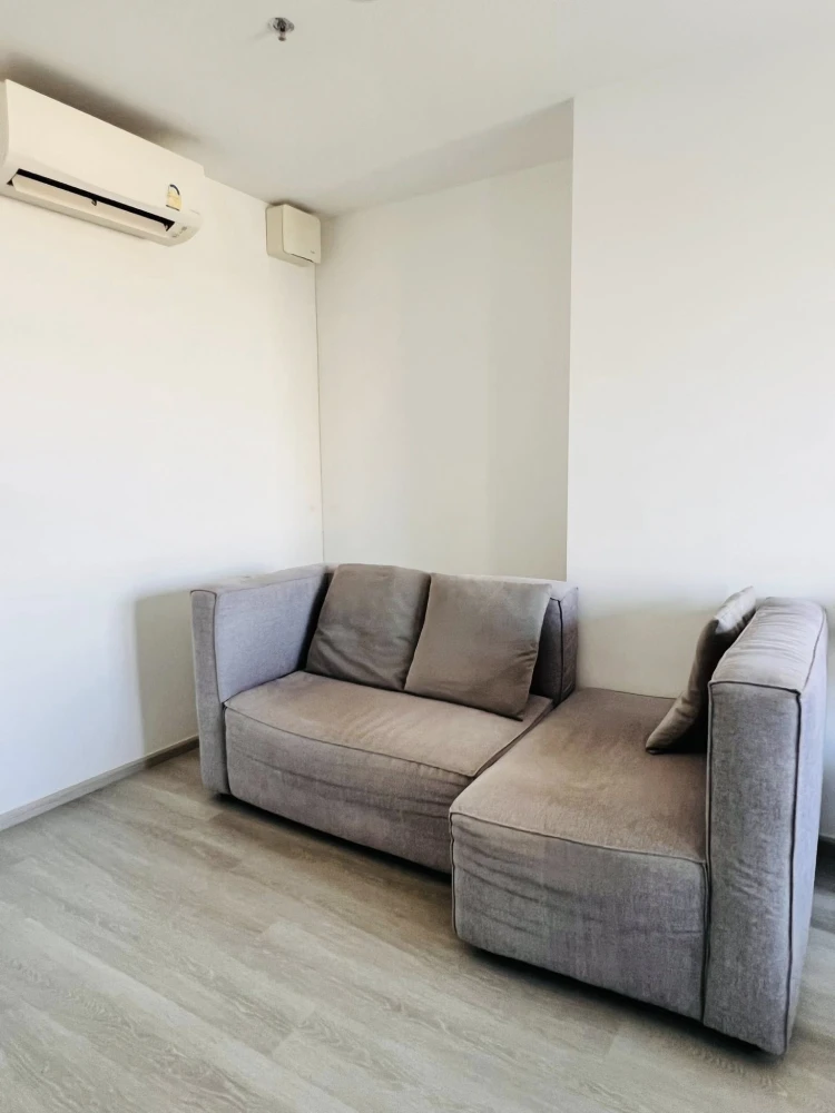Selling a condo at Elio Sathorn-Wutthakat. If you're looking for a quiet room with nice, non-noisy neighbors, this is the perfect choice.