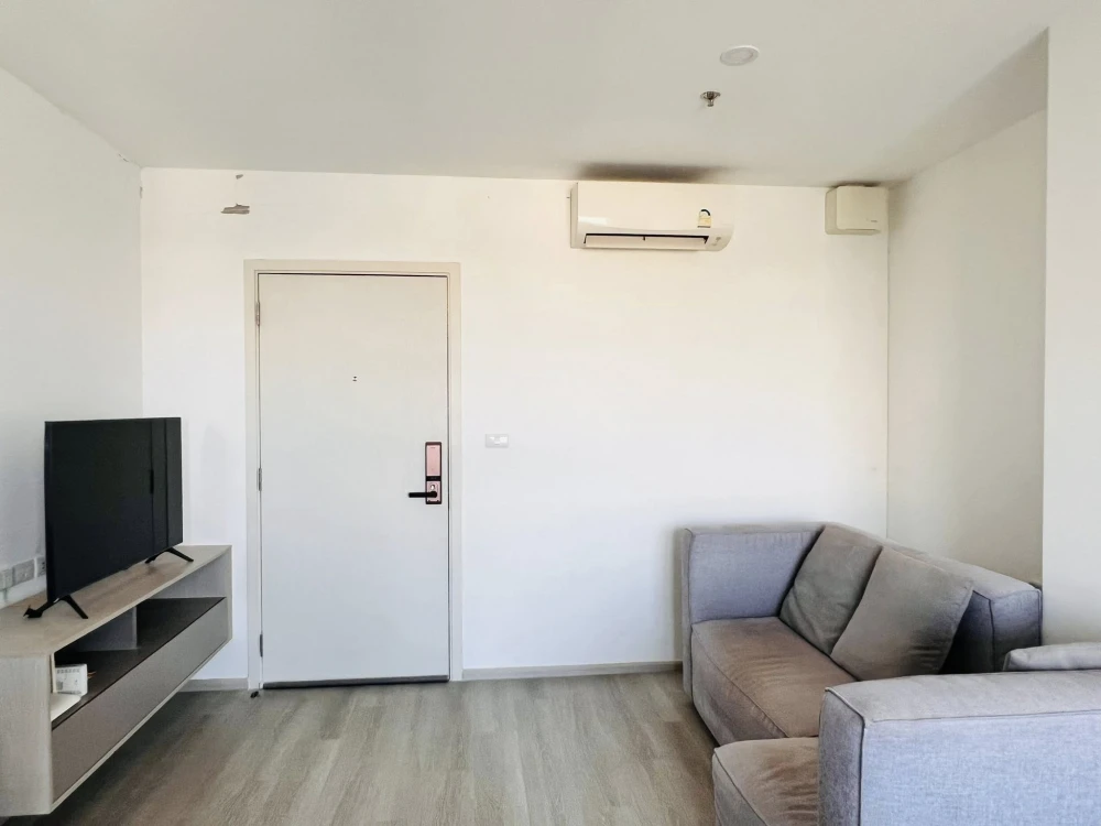 Selling a condo at Elio Sathorn-Wutthakat. If you're looking for a quiet room with nice, non-noisy neighbors, this is the perfect choice.