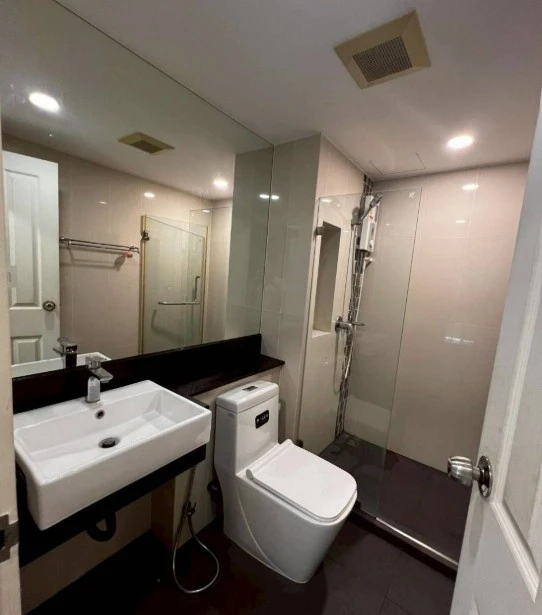 Fully Furnished 1-BR Condo for SALE - 4th Floor, Built-in Furniture, Just 450m to BTS Punnawithi | ✨ Chateau In Town Sukhumvit 64/1