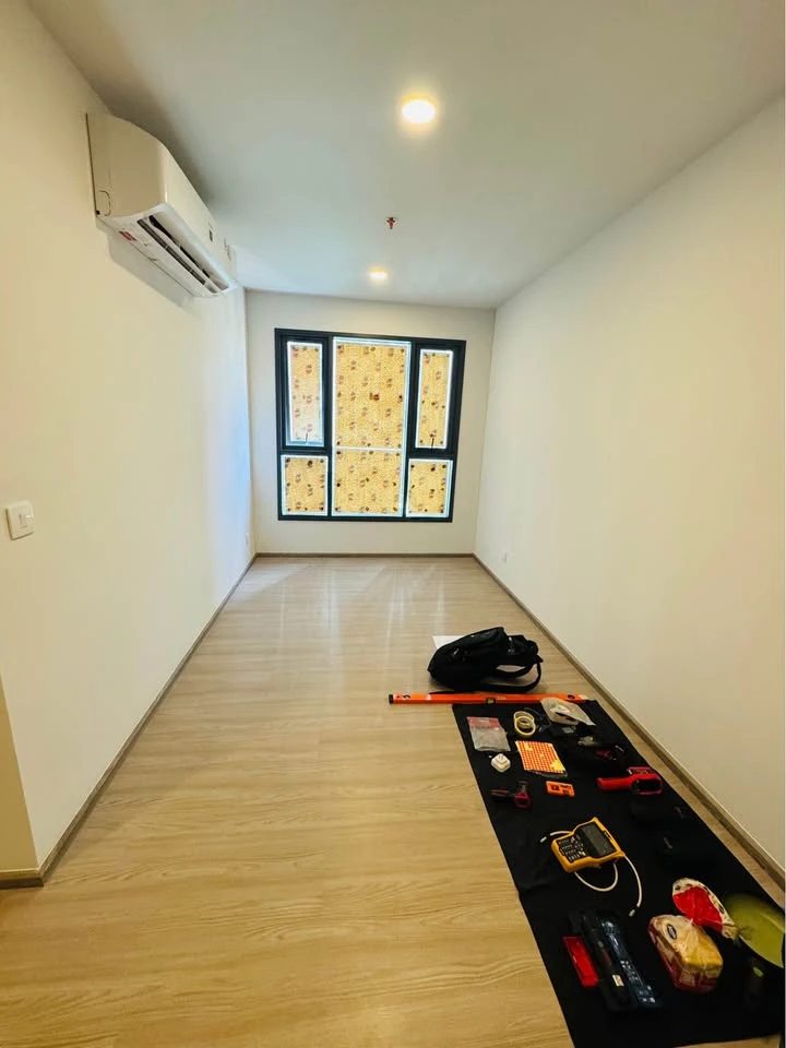 Selling down payment Aspire Sukhumvit - Rama 4, pool view, open view, not hot, separate kitchen, room number total 8, very good, live there and get ri