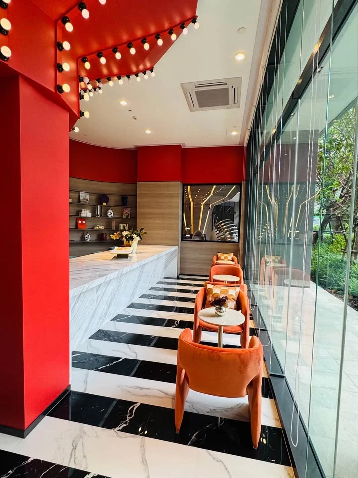 Selling down payment Aspire Sukhumvit - Rama 4, pool view, open view, not hot, separate kitchen, room number total 8, very good, live there and get ri