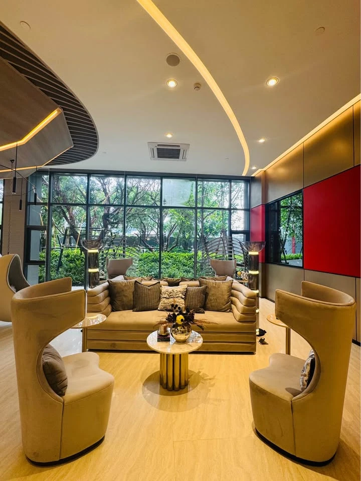 Selling down payment Aspire Sukhumvit - Rama 4, pool view, open view, not hot, separate kitchen, room number total 8, very good, live there and get ri
