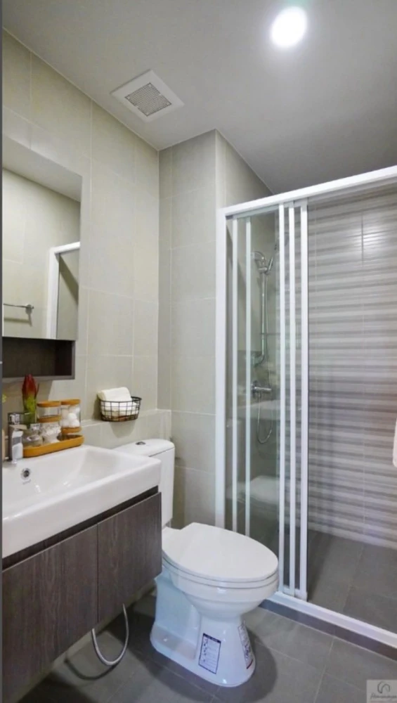 Selling down payment Aspire Sukhumvit - Rama 4, a nice room, good location, comes with a great common area, hurry and book now.