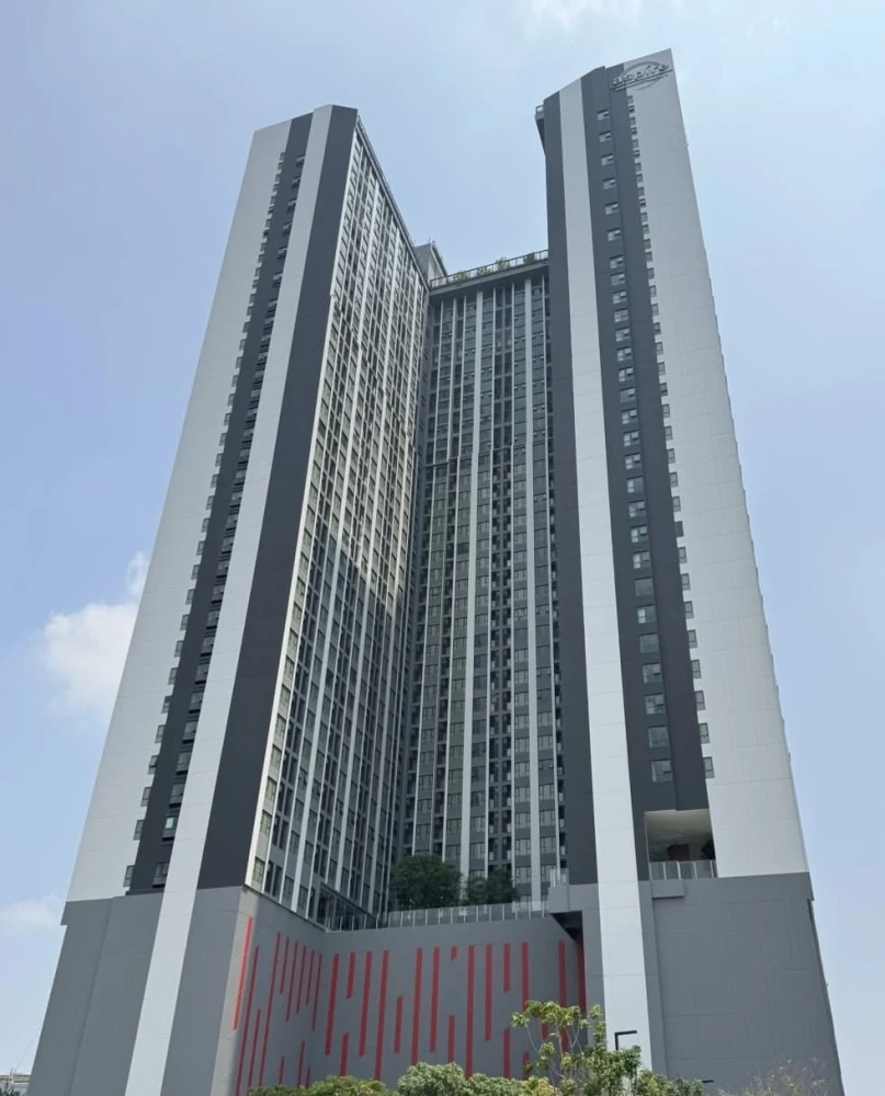 Selling down payment Aspire Sukhumvit - Rama 4, 1 Bed Plus room, size 35 sq m., 25th floor, very high, hurry and reserve before you miss out.