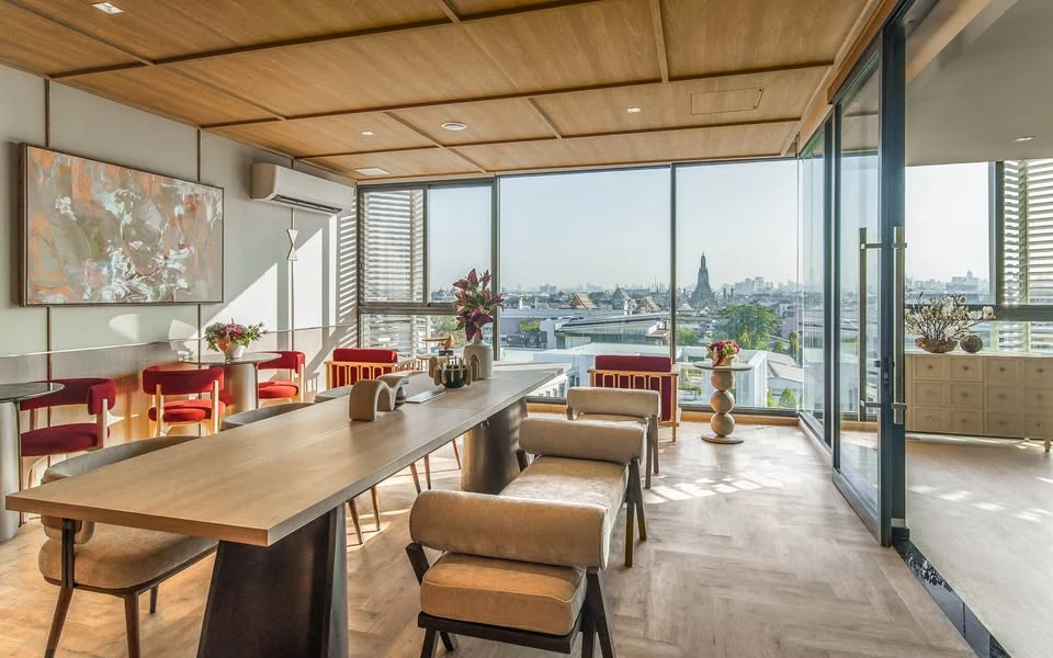 Selling a 2-bedroom, 1-bathroom Aspire Issaraphap apartment on the 7th floor. Comes with amenities. Book today! Don't wait!
