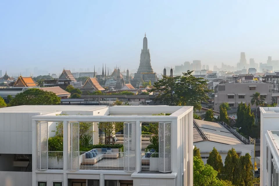 Selling a 2-bedroom, 1-bathroom Aspire Issaraphap apartment on the 7th floor. Comes with amenities. Book today! Don't wait!