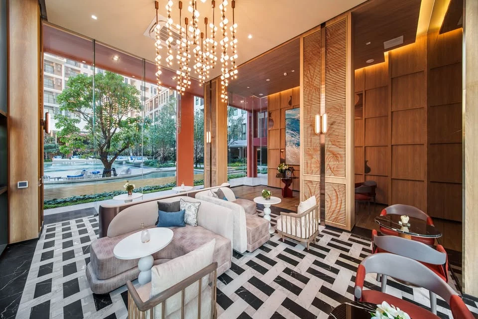 Selling a 2-bedroom, 1-bathroom Aspire Issaraphap apartment on the 7th floor. Comes with amenities. Book today! Don't wait!