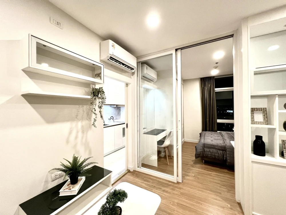 For sale or rent Centric Scene Sukhumvit 64, separate rooms, divided into suitable lots, good price, hurry and reserve now.