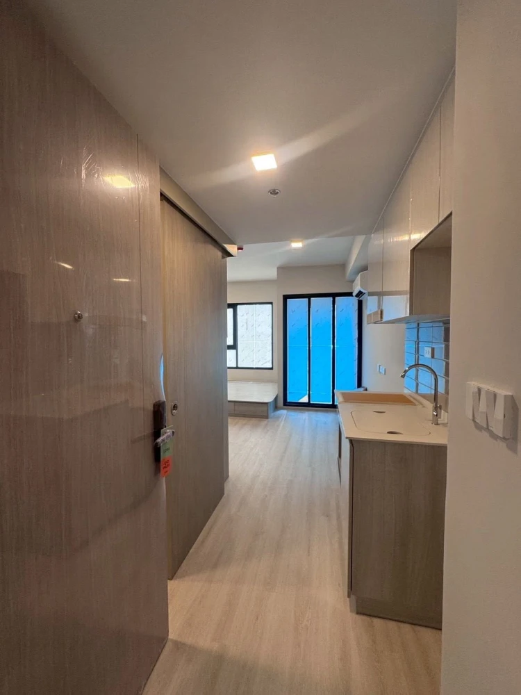 Selling down payment for COBE Ratchada Rama 9, 1 bedroom unit. Great location, cool unit. Don't miss out!