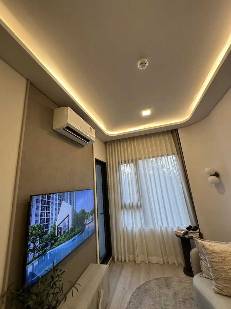 Selling down payment for COBE Ratchada-rama 9, Building G, corner room, private, glass view on 2 sides. Book now and you won't be disappointed.
