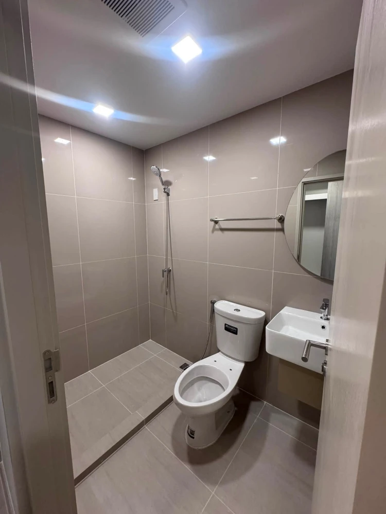 Selling down payment for COBE Ratchada–Rama 9, Building B, 7th floor, southeast facing. The room is not hot and is located in the front building, so y