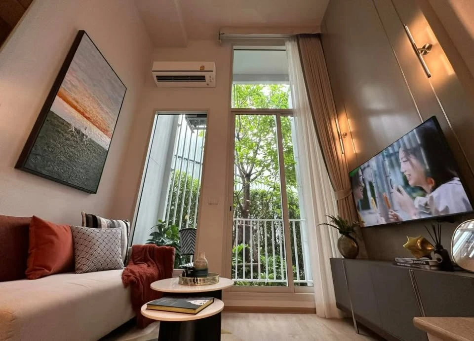 Selling down payment for Culture Chula, 11th floor here is comparable to the 15th-16th floors of other condos. The room position on one side is not co