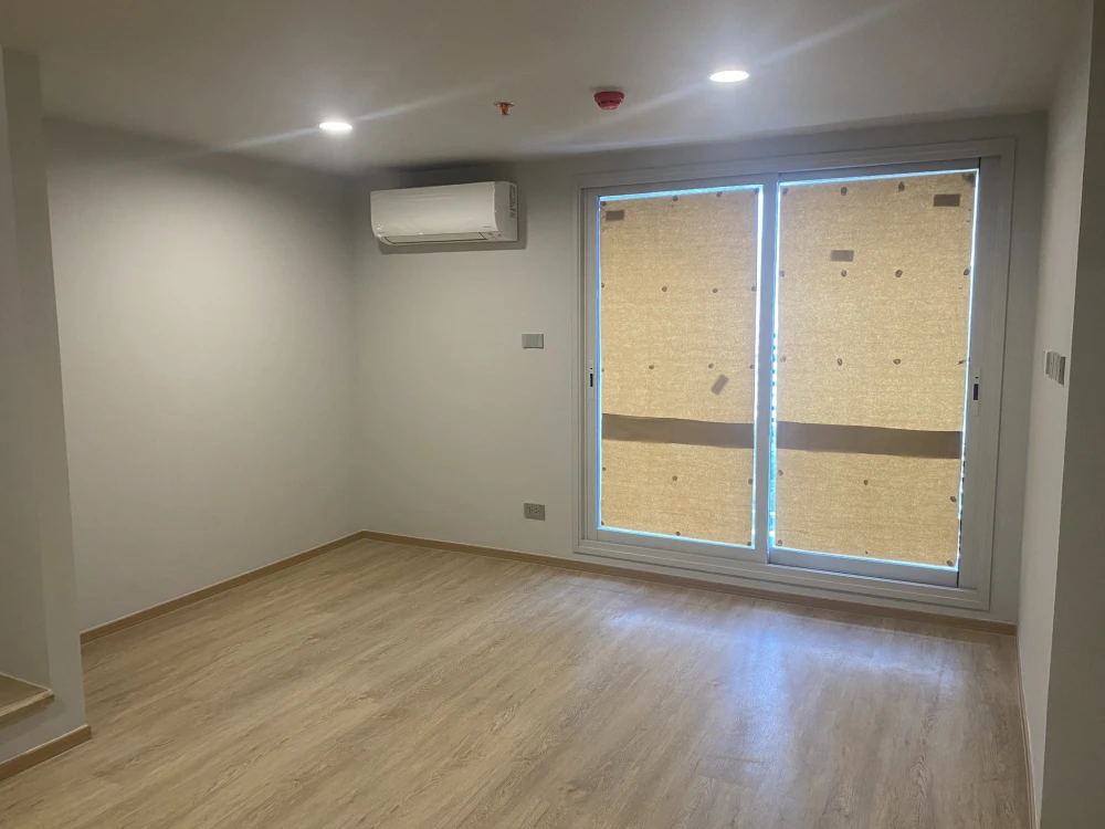 Down payment sale for Culture Chula. Spacious room with lots of usable space. High ceiling, airy and spacious. Good location. Reserve now!