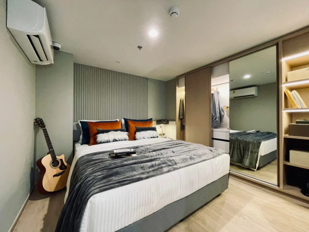 Down payment sale for Culture Chula. The upstairs bedroom is larger than other 1 Bedroom types. The ceiling is 4.3 meters high. Hurry and grab it now!