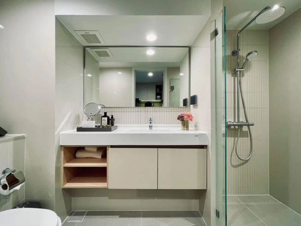 Down payment sale for Culture Chula. The upstairs bedroom is larger than other 1 Bedroom types. The ceiling is 4.3 meters high. Hurry and grab it now!