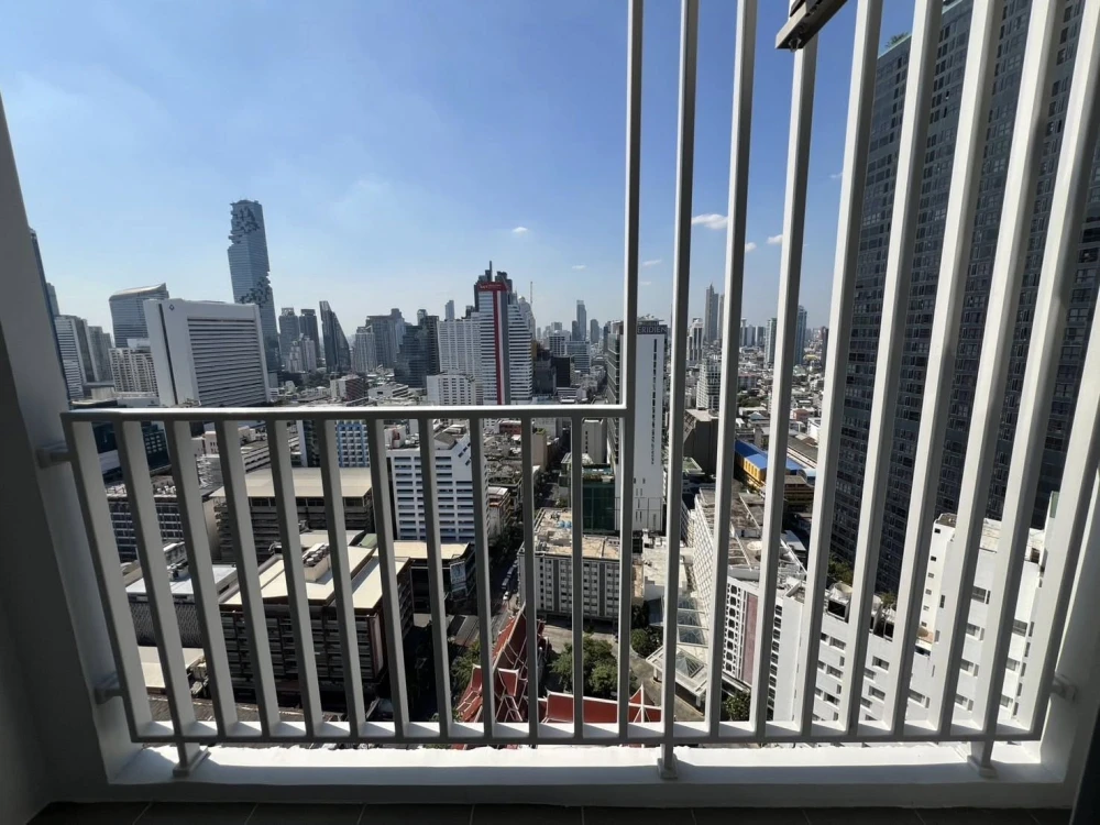 Selling down payment for Culture Chula, corner unit with garden view. Neither wall is shared with another unit. Bathrooms are available on both the up