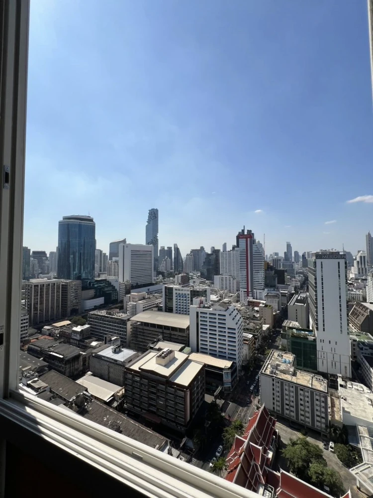 Selling down payment for Culture Chula, corner unit with garden view. Neither wall is shared with another unit. Bathrooms are available on both the up