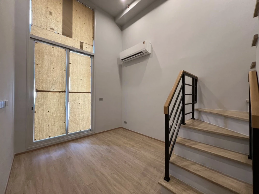 Selling down payment for Culture Chula, corner unit with garden view. Neither wall is shared with another unit. Bathrooms are available on both the up