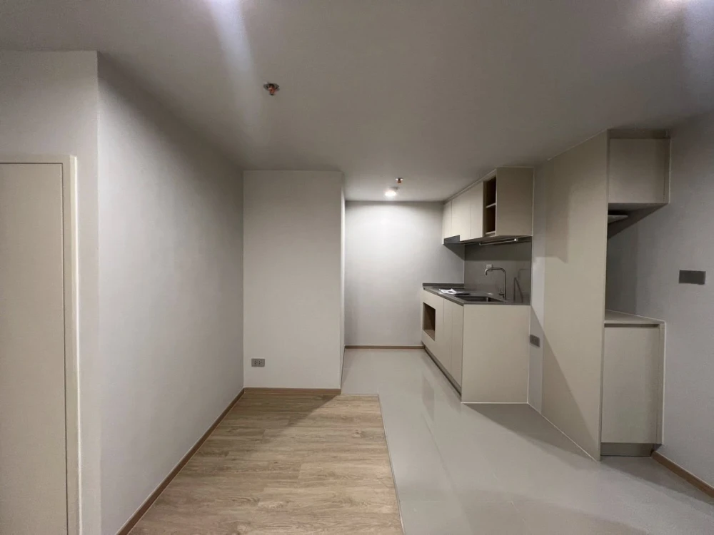 Selling down payment for Culture Chula, corner unit with garden view. Neither wall is shared with another unit. Bathrooms are available on both the up